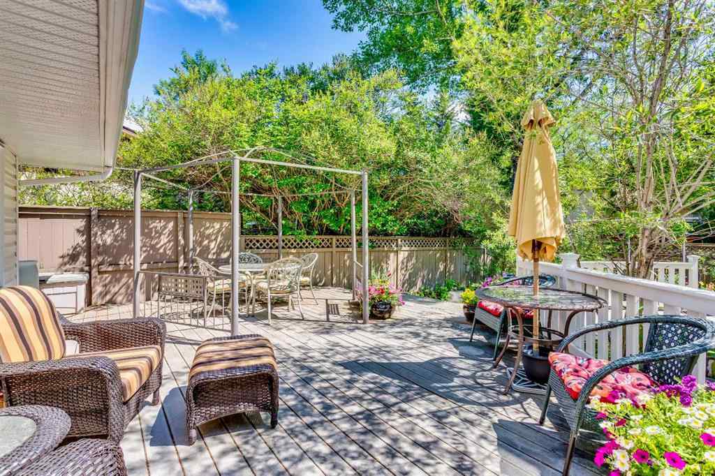 MLS® A2254721 - 2 Varston Place NW in Varsity Calgary, Residential