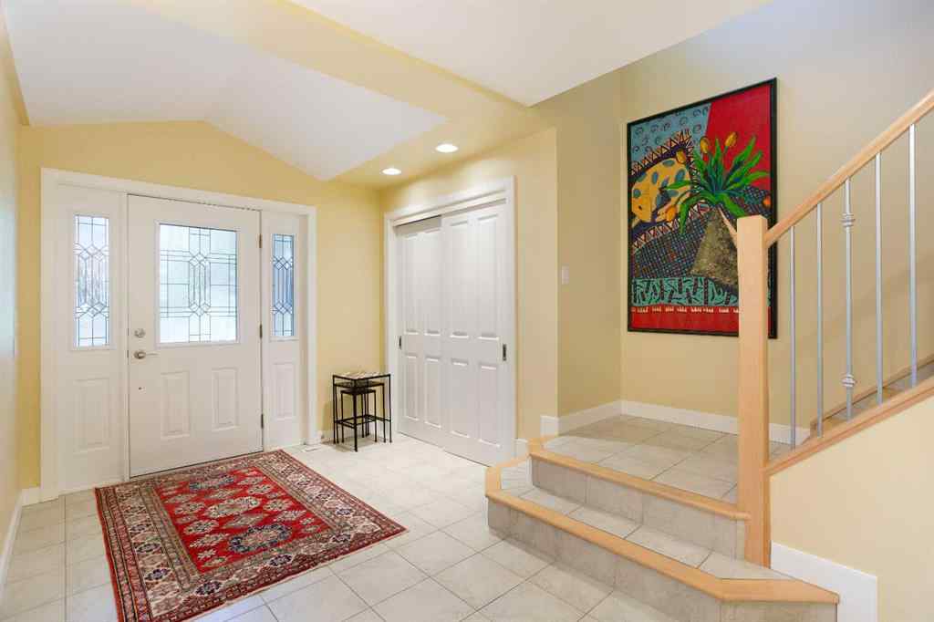 MLS® A2254721 - 2 Varston Place NW in Varsity Calgary, Residential