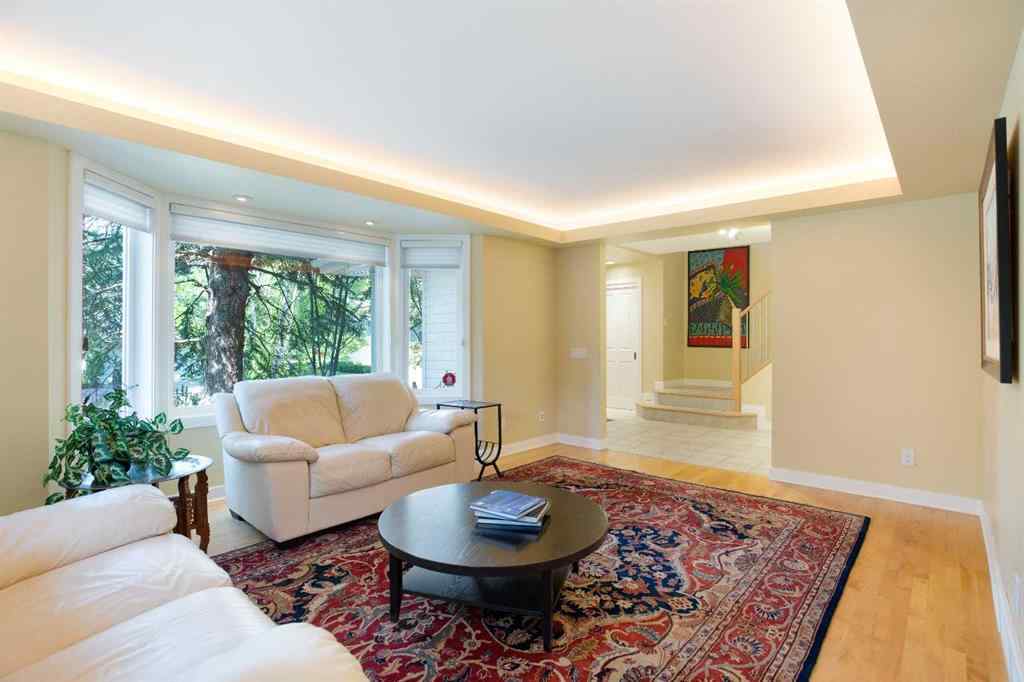 MLS® A2254721 - 2 Varston Place NW in Varsity Calgary, Residential