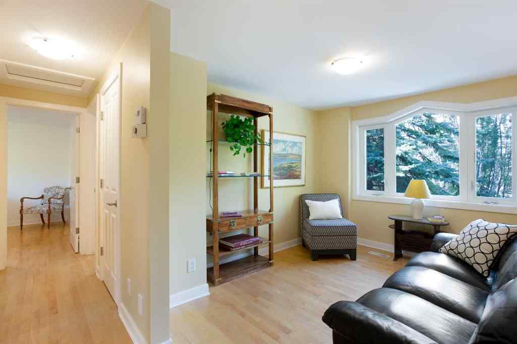 MLS® A2254721 - 2 Varston Place NW in Varsity Calgary, Residential