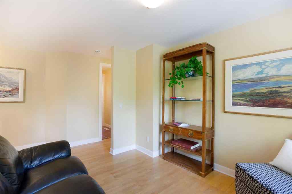 MLS® A2254721 - 2 Varston Place NW in Varsity Calgary, Residential