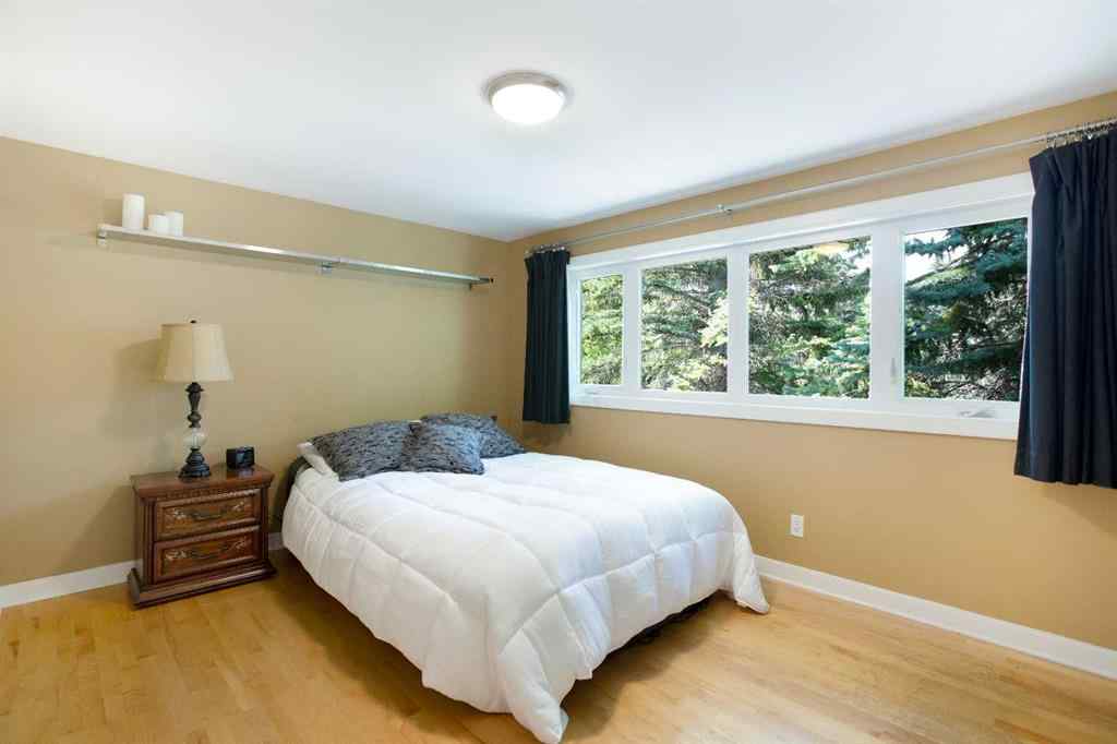 MLS® A2254721 - 2 Varston Place NW in Varsity Calgary, Residential