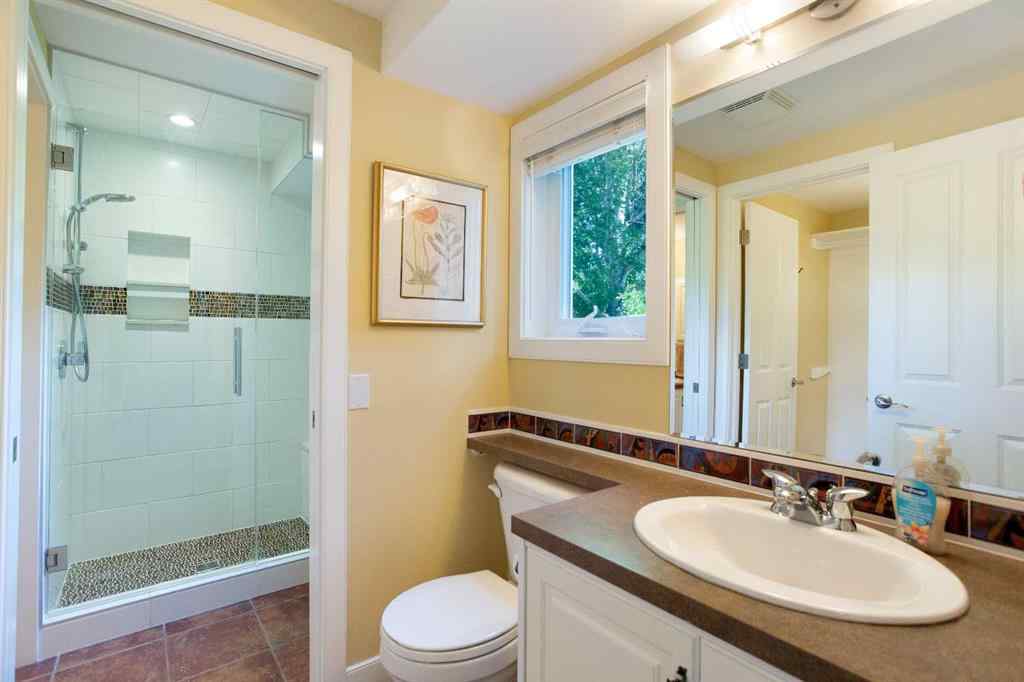 MLS® A2254721 - 2 Varston Place NW in Varsity Calgary, Residential