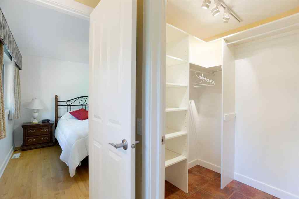 MLS® A2254721 - 2 Varston Place NW in Varsity Calgary, Residential