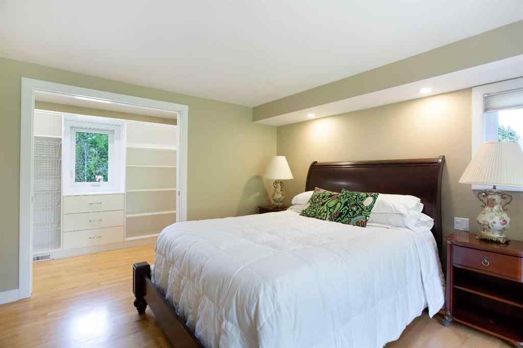 MLS® A2254721 - 2 Varston Place NW in Varsity Calgary, Residential