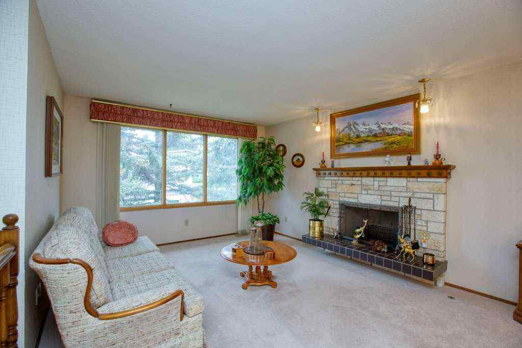 MLS® A2254724 - 307 Silverthorn Way NW in Silver Springs Calgary, Residential