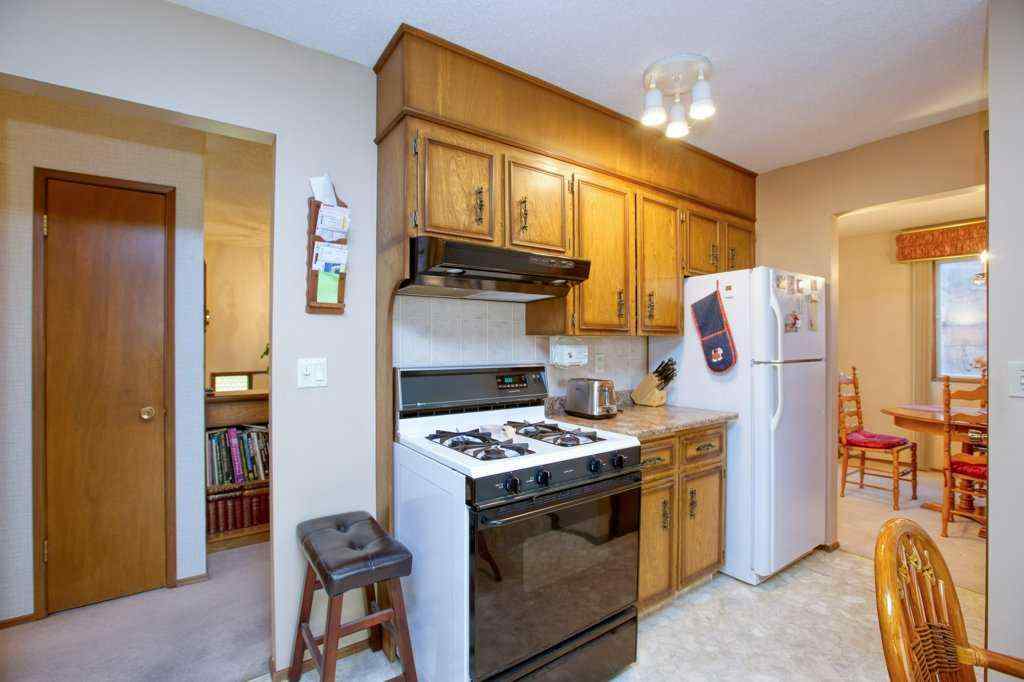MLS® A2254724 - 307 Silverthorn Way NW in Silver Springs Calgary, Residential