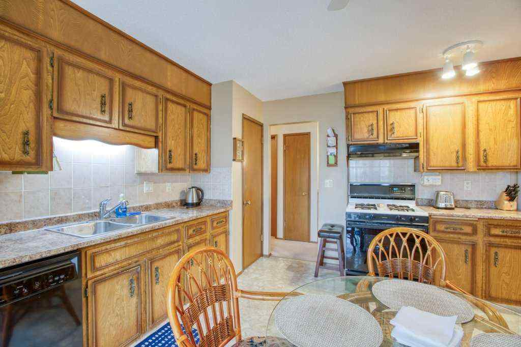 MLS® A2254724 - 307 Silverthorn Way NW in Silver Springs Calgary, Residential