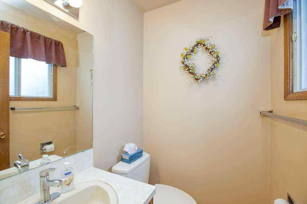 MLS® A2254724 - 307 Silverthorn Way NW in Silver Springs Calgary, Residential
