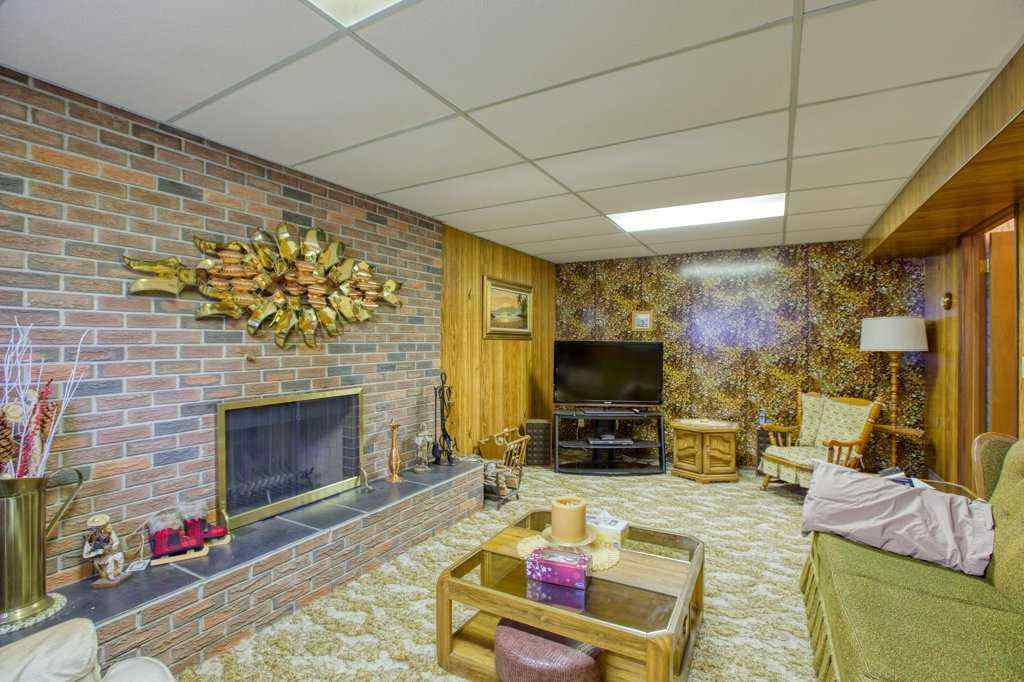 MLS® A2254724 - 307 Silverthorn Way NW in Silver Springs Calgary, Residential