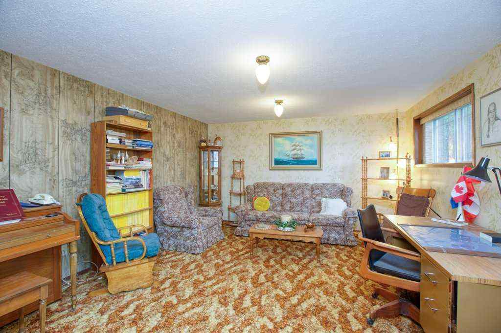 MLS® A2254724 - 307 Silverthorn Way NW in Silver Springs Calgary, Residential