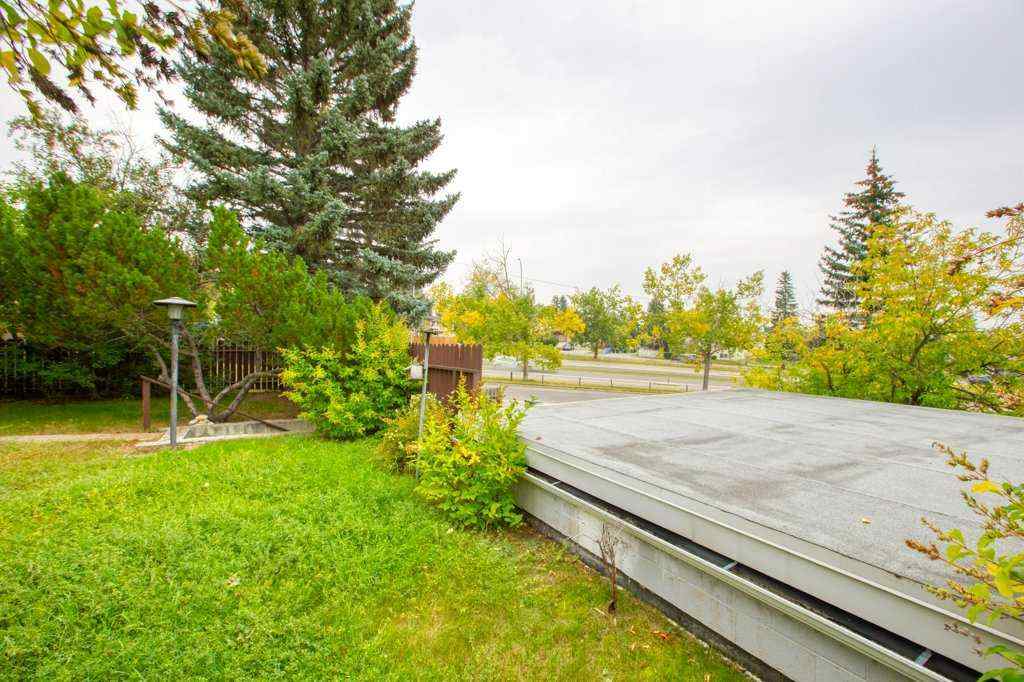 MLS® A2254724 - 307 Silverthorn Way NW in Silver Springs Calgary, Residential