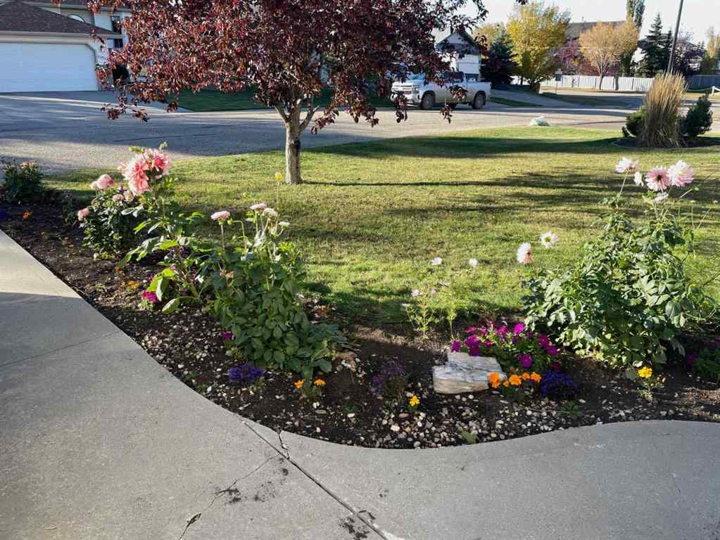 MLS® A2254741 - 11713 90 Street  in Crystal Lake Estates Grande Prairie, Residential
