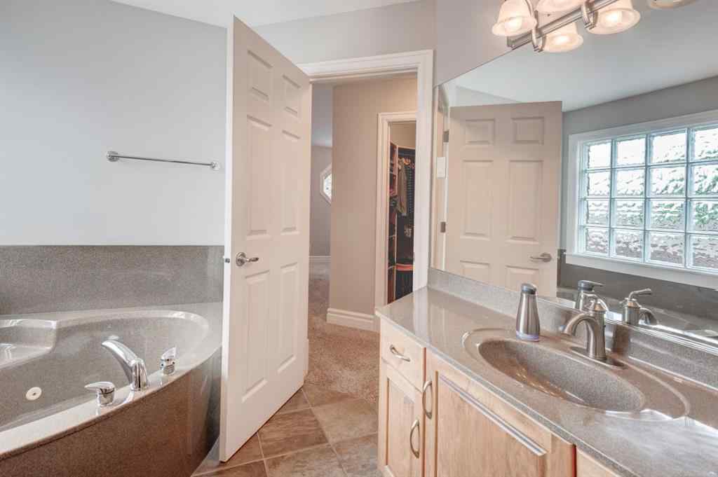 MLS® A2254754 - 115 15 Street NW in Hillhurst Calgary, Residential