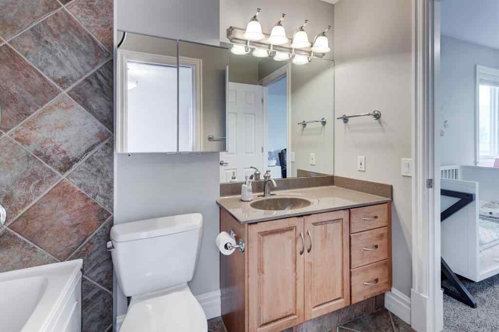 MLS® A2254754 - 115 15 Street NW in Hillhurst Calgary, Residential