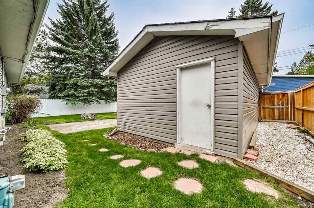 MLS® A2254780 - 8327 11 Street SW in Haysboro Calgary, Residential