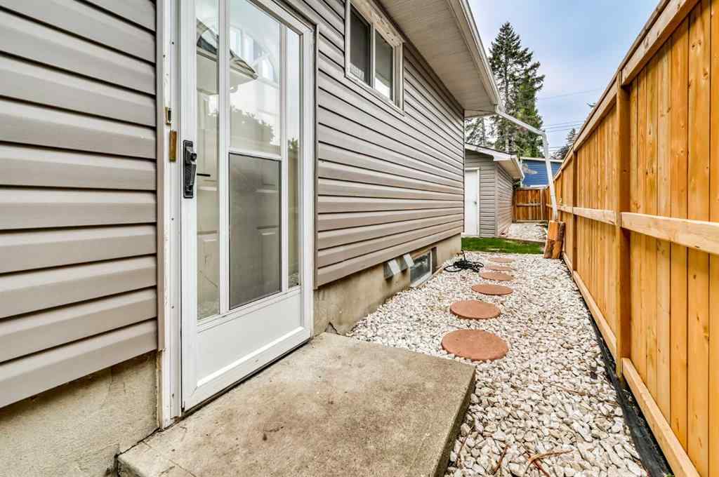 MLS® A2254780 - 8327 11 Street SW in Haysboro Calgary, Residential
