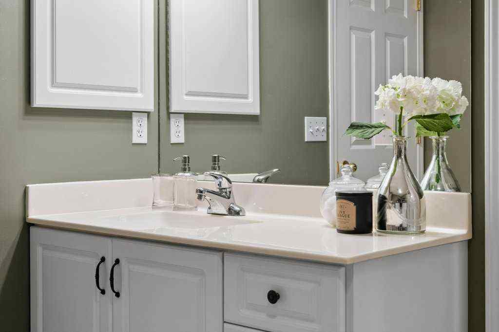 MLS® A2254812 - 248 Regal Park NE in Renfrew Calgary, Residential