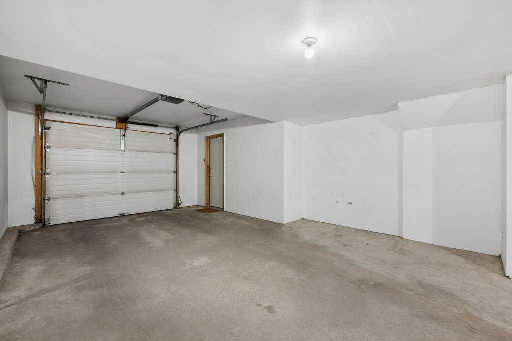 MLS® A2254812 - 248 Regal Park NE in Renfrew Calgary, Residential