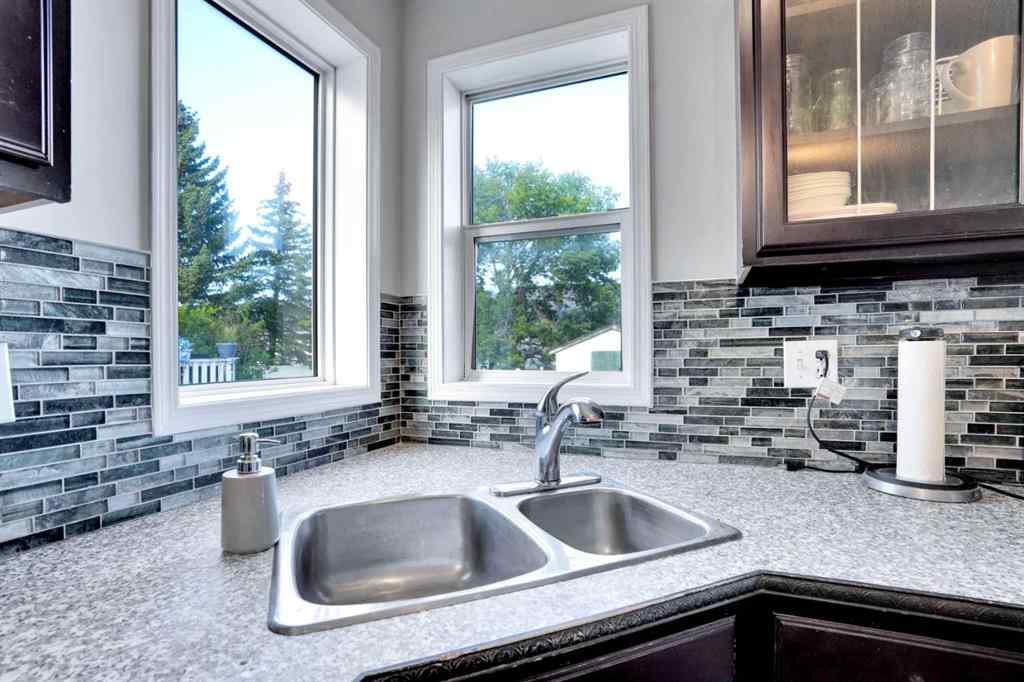 MLS® A2254815 - 8 Woodside Circle NW in Woodside Airdrie, Residential