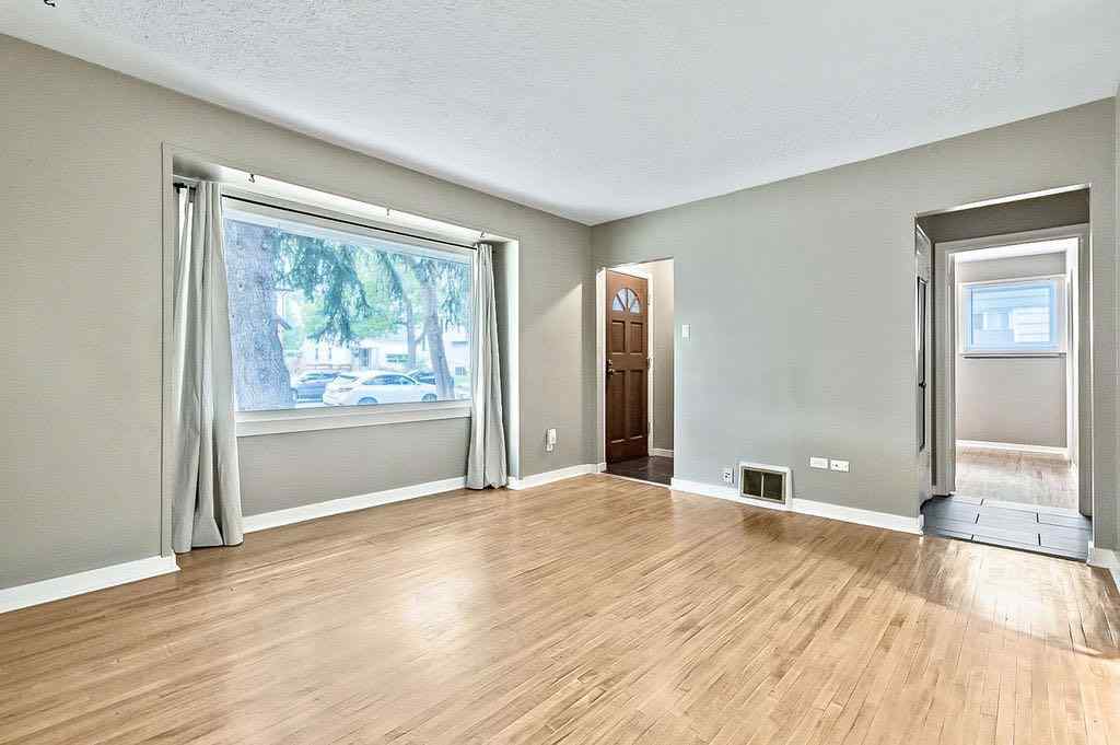 MLS® A2254834 - 906 Rundle Crescent NE in Renfrew Calgary, Residential