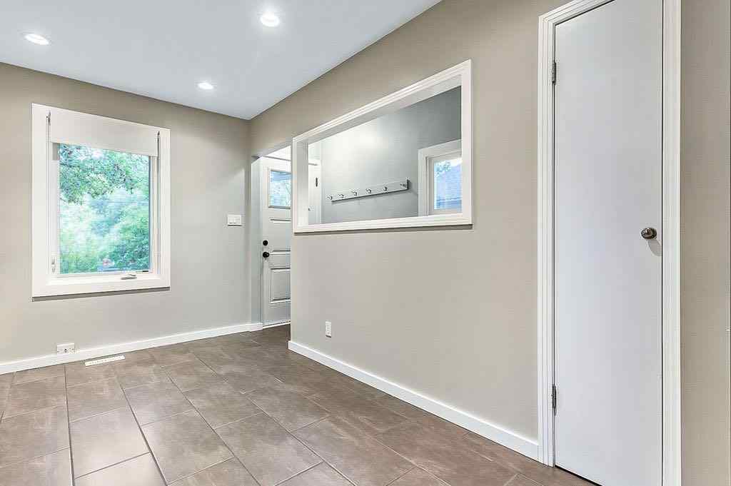 MLS® A2254834 - 906 Rundle Crescent NE in Renfrew Calgary, Residential