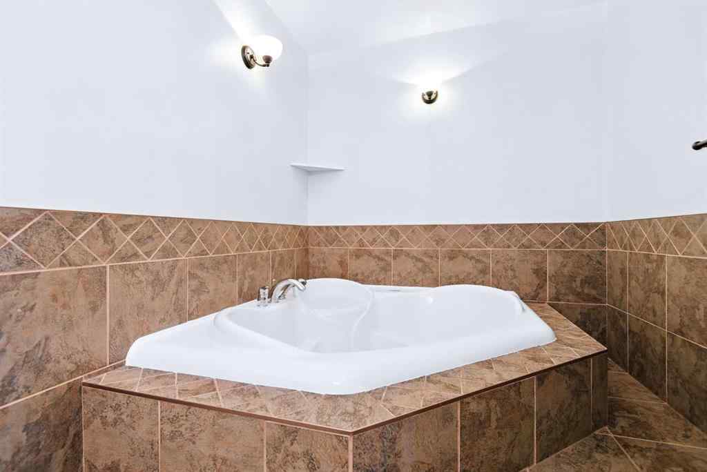 MLS® A2254848 - 140 Lanterman Close  in Lonsdale Red Deer, Residential