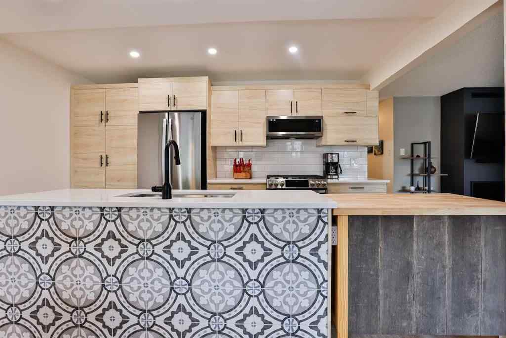 MLS® A2254857 - 2202 36 Street S in Redwood Lethbridge, Residential
