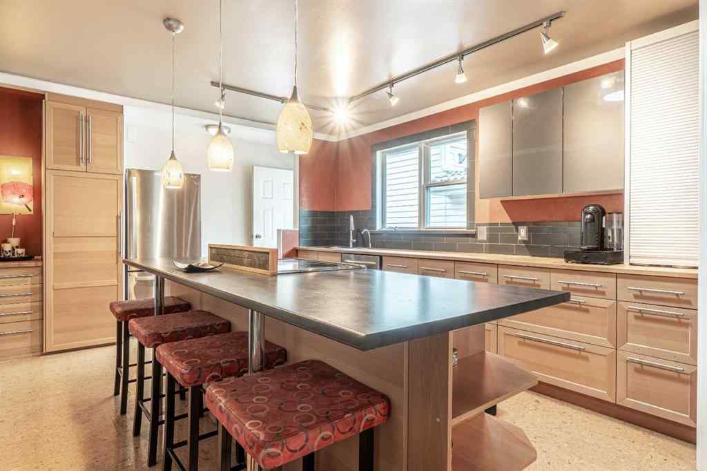 MLS® A2254861 - 4812 Valiant Drive NW in Varsity Calgary, Residential