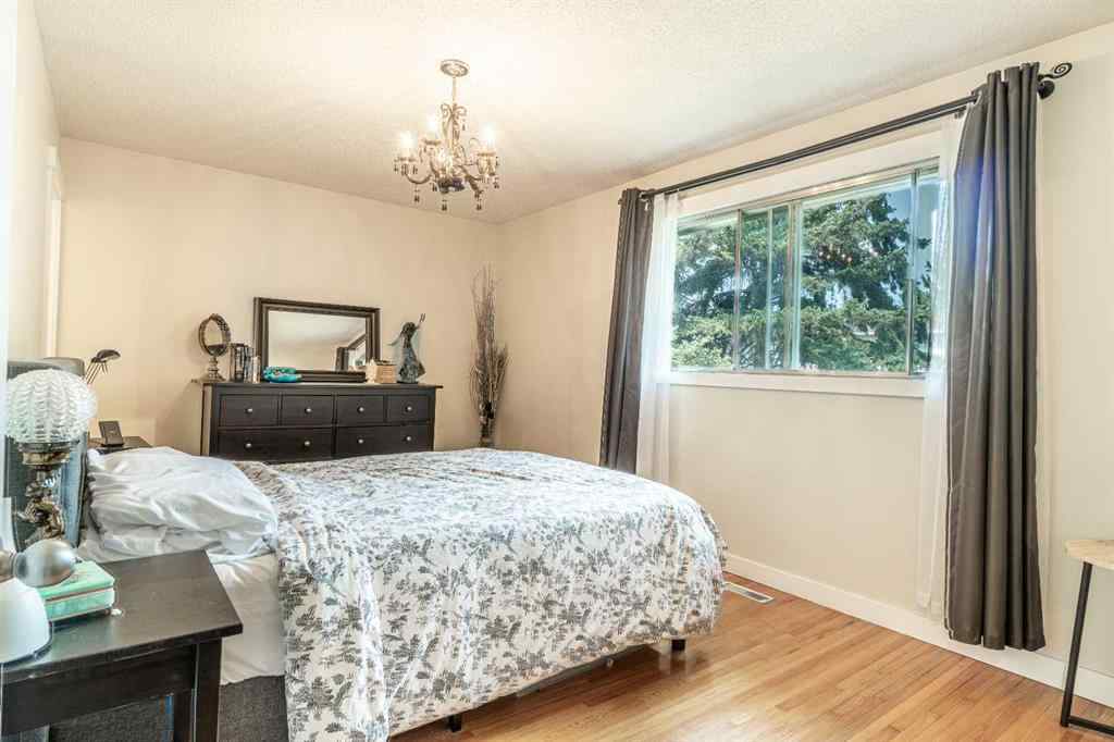 MLS® A2254861 - 4812 Valiant Drive NW in Varsity Calgary, Residential