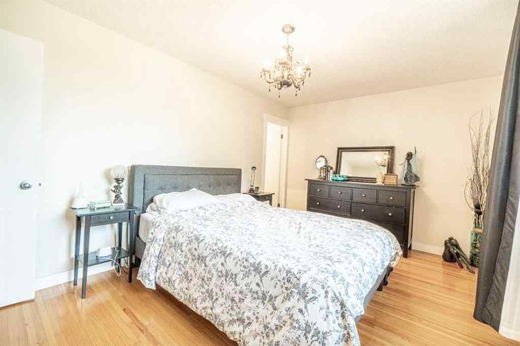 MLS® A2254861 - 4812 Valiant Drive NW in Varsity Calgary, Residential