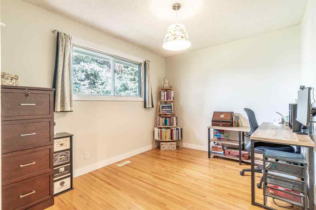 MLS® A2254861 - 4812 Valiant Drive NW in Varsity Calgary, Residential