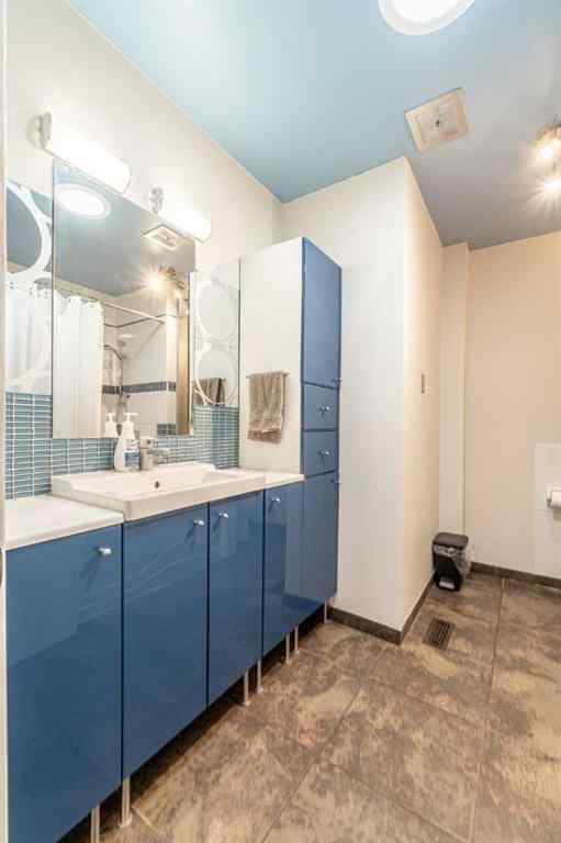 MLS® A2254861 - 4812 Valiant Drive NW in Varsity Calgary, Residential