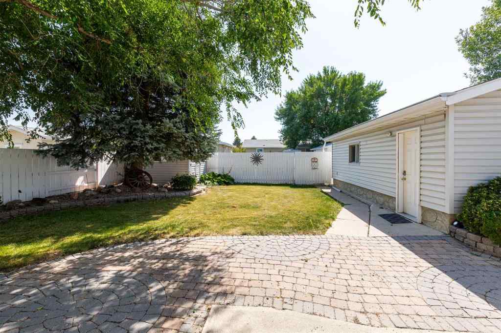 MLS® A2254872 - 2610 13 Avenue N in Park Meadows Lethbridge, Residential