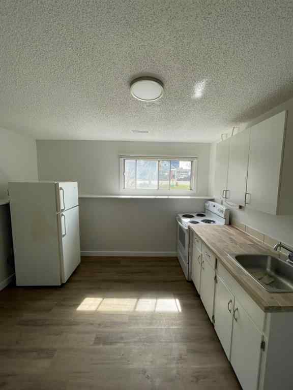 MLS® A2254881 - 10132 102 Avenue  in Avondale Grande Prairie, Residential