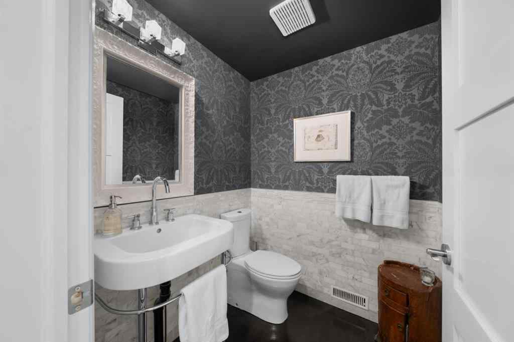 MLS® A2254884 - 1739 Bowness Road NW in Hillhurst Calgary, Residential