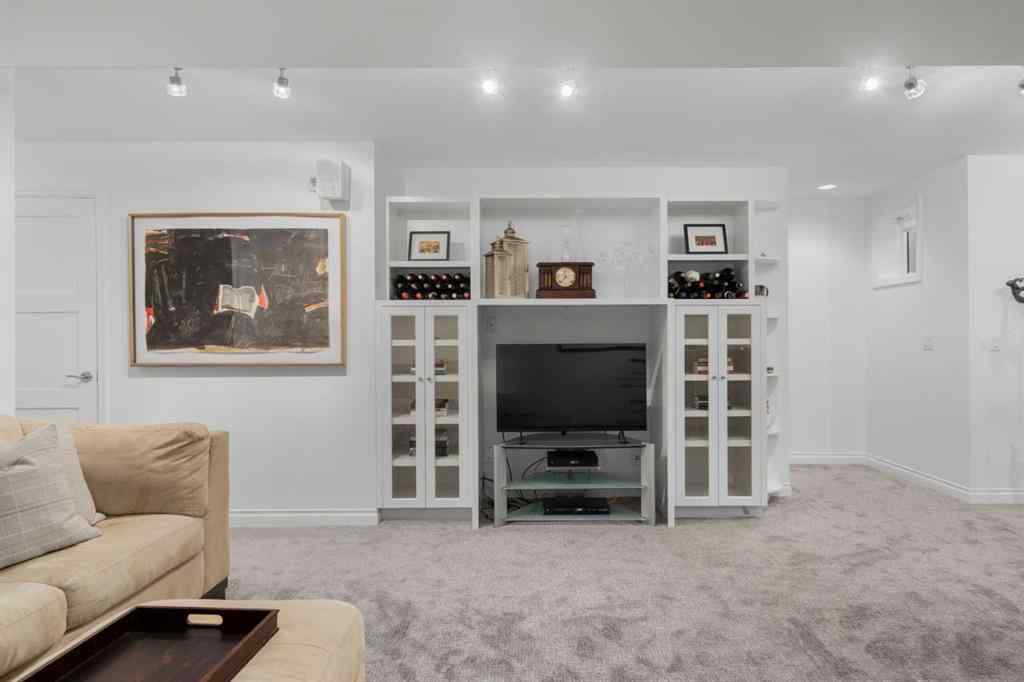 MLS® A2254884 - 1739 Bowness Road NW in Hillhurst Calgary, Residential