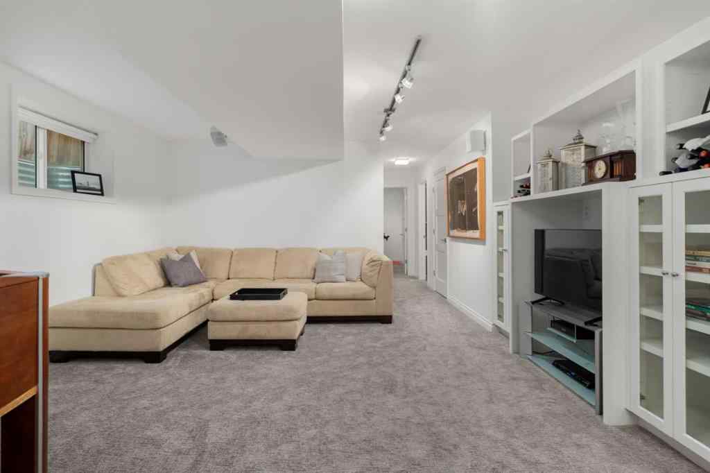 MLS® A2254884 - 1739 Bowness Road NW in Hillhurst Calgary, Residential