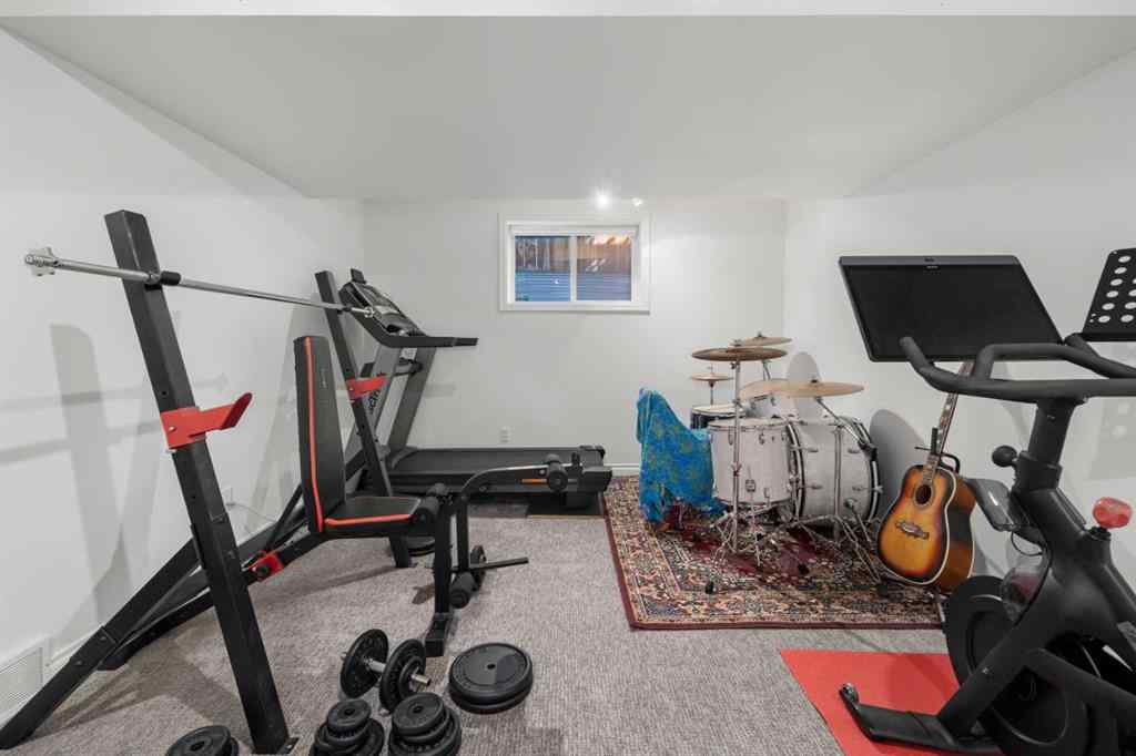 MLS® A2254884 - 1739 Bowness Road NW in Hillhurst Calgary, Residential