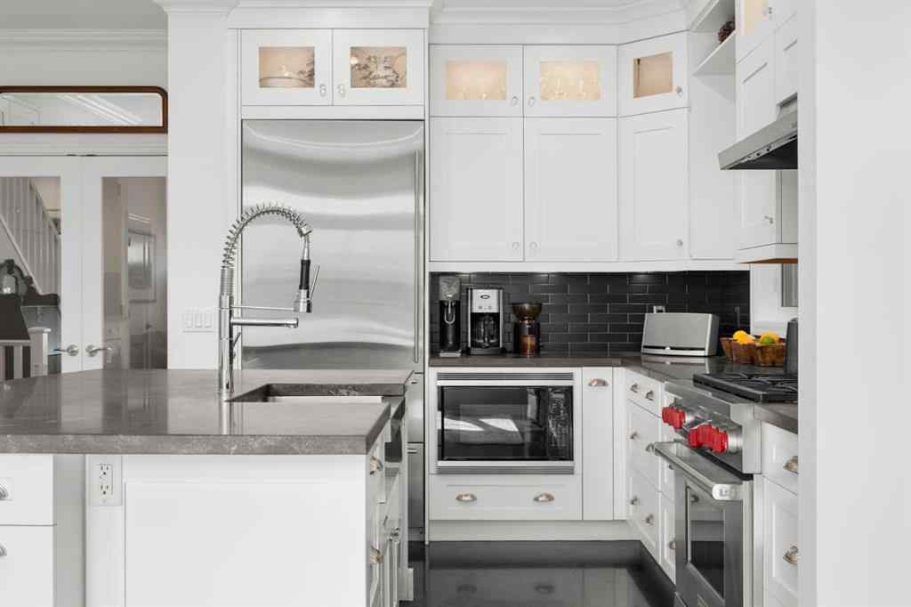 MLS® A2254884 - 1739 Bowness Road NW in Hillhurst Calgary, Residential