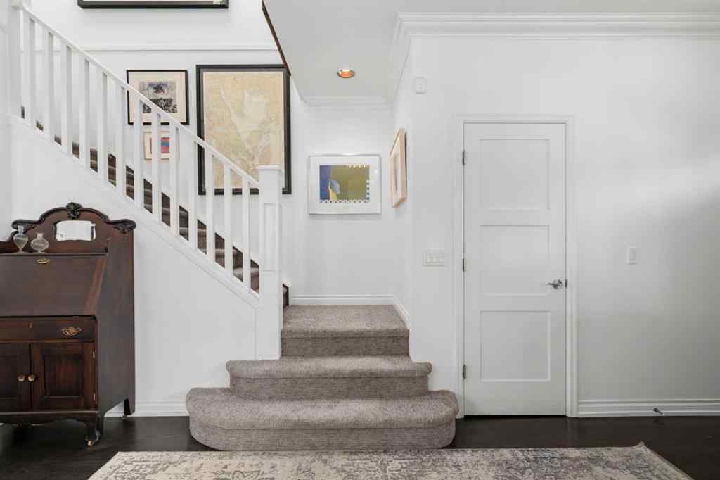 MLS® A2254884 - 1739 Bowness Road NW in Hillhurst Calgary, Residential