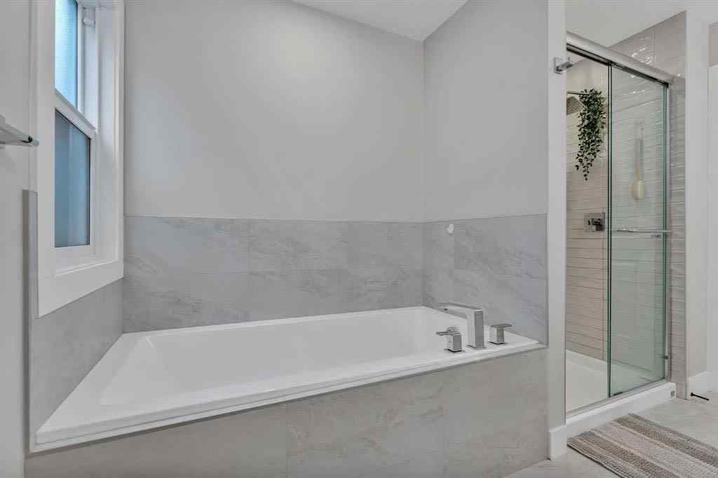 MLS® A2254888 - 114 Sandpiper Bend   in Kinniburgh South Chestermere, Residential