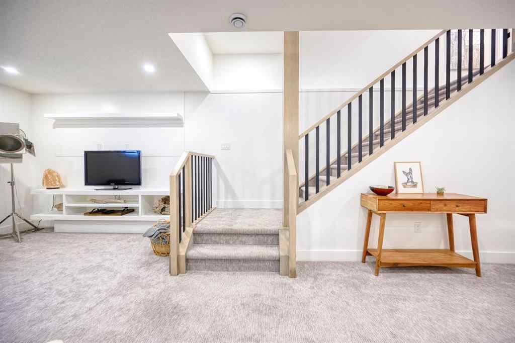 MLS® A2254893 - 2207 7 Street NE in Winston Heights/Mountview Calgary, Residential
