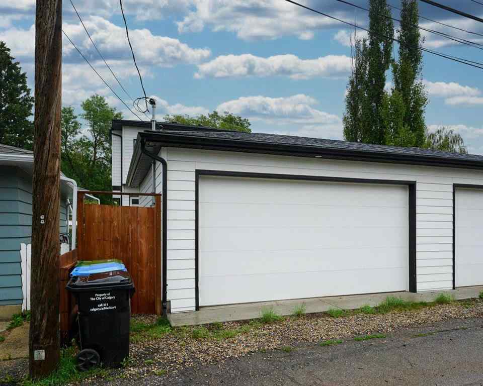 MLS® A2254893 - 2207 7 Street NE in Winston Heights/Mountview Calgary, Residential
