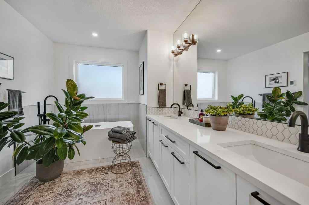 MLS® A2254893 - 2207 7 Street NE in Winston Heights/Mountview Calgary, Residential