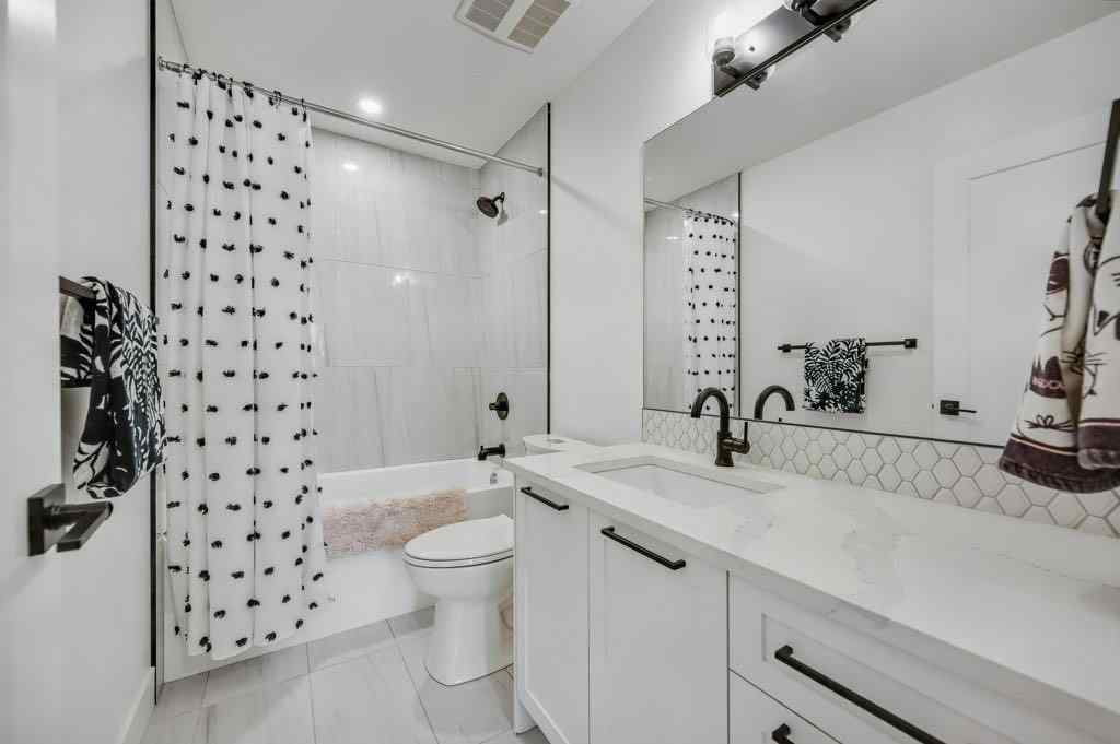 MLS® A2254893 - 2207 7 Street NE in Winston Heights/Mountview Calgary, Residential