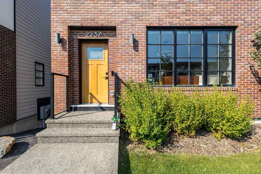 MLS® A2254901 - 2237 77 Street SW in Springbank Hill Calgary, Residential