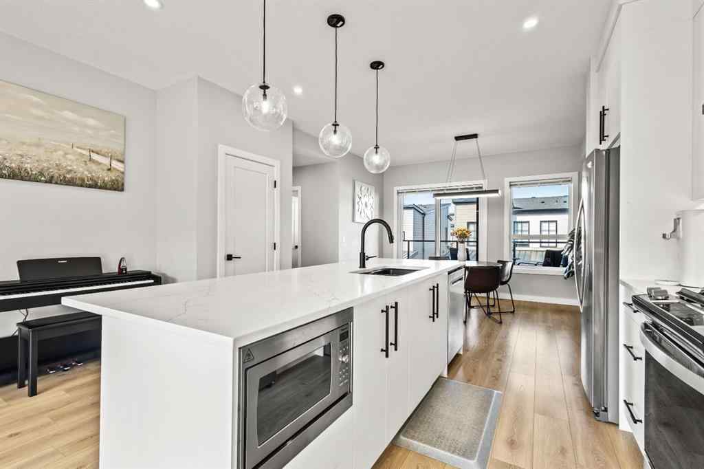 MLS® A2254901 - 2237 77 Street SW in Springbank Hill Calgary, Residential