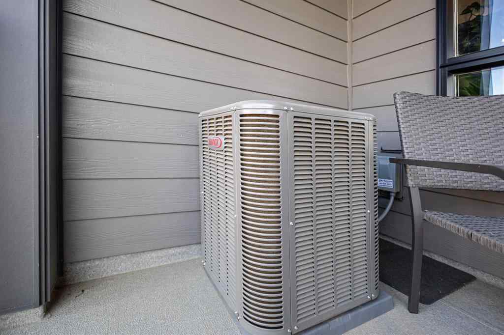 MLS® A2254901 - 2237 77 Street SW in Springbank Hill Calgary, Residential