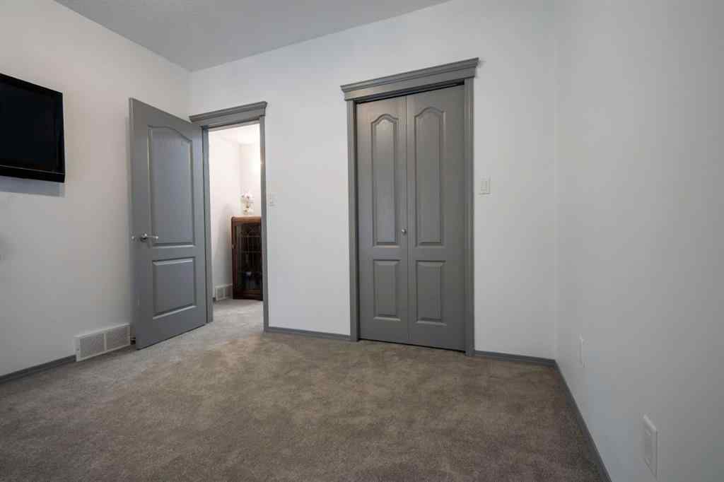 MLS® A2254904 - 9646 Wedgewood Drive S in Wedgewood Wedgewood, Residential